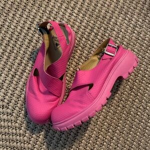 ~~~John Fluevog: Official Sunday Hot Pink Slingback Sandal 10W~~~